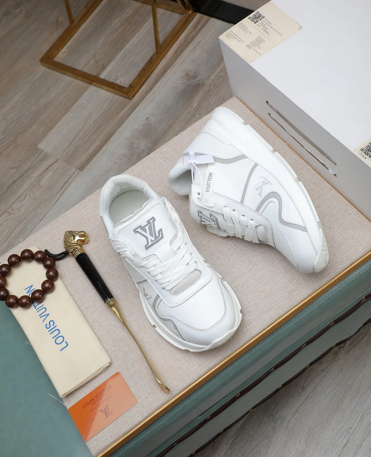 Men's shoes 💰600 📛📛【LOUIS VUITTON】New products synchronized on the official website 👟Milan fashion show style 🇰🇾🇰🇾LV family logo, celebrity style, a must-have for fashionistas ⚠️First-layer calfskin ➕Genuine leather lining ➕Official website original version special outsole 👞Number 38-44